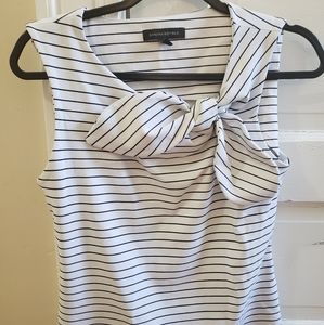 Banana Republic white/navy striped sleeveless top in XS